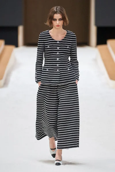 Look 17